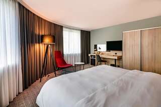 Отель Park Inn by Radisson Krakow Краков Улучшенный номер с видом на замок-4