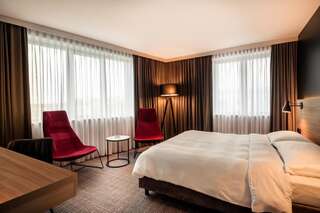 Отель Park Inn by Radisson Krakow Краков Улучшенный номер с видом на замок-7